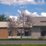 Exteriérová vizualizácia rodinného domu s betónovou stierkou, dreveným obkladom a kvitnúcim ružovým stromom pod modrou oblohou.